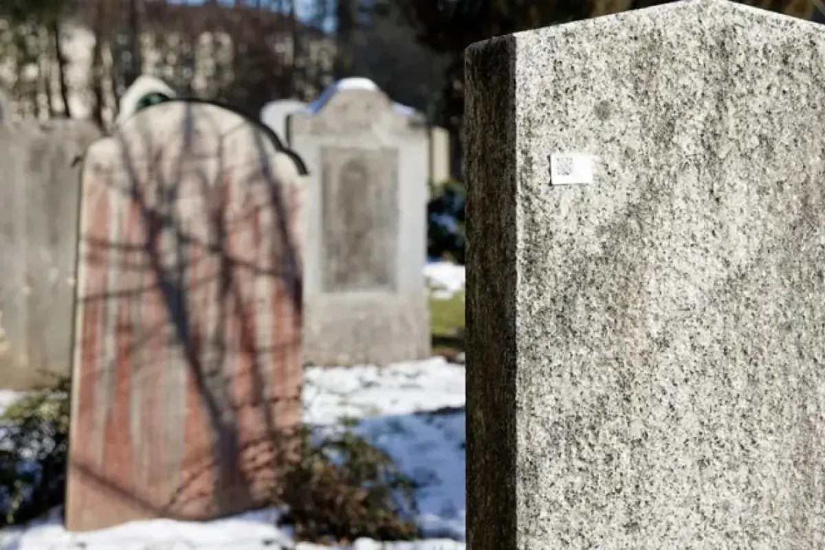 Eerie QR‑coded graves discovered in German cemeteries