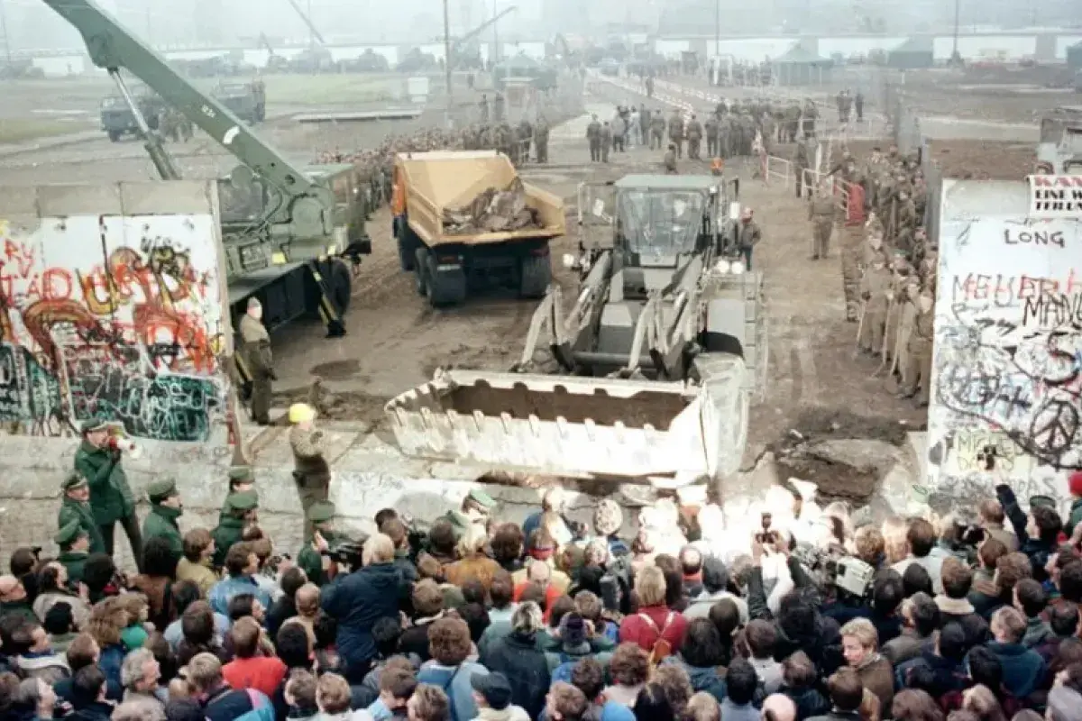 The Fall of the Berlin Wall (1989)