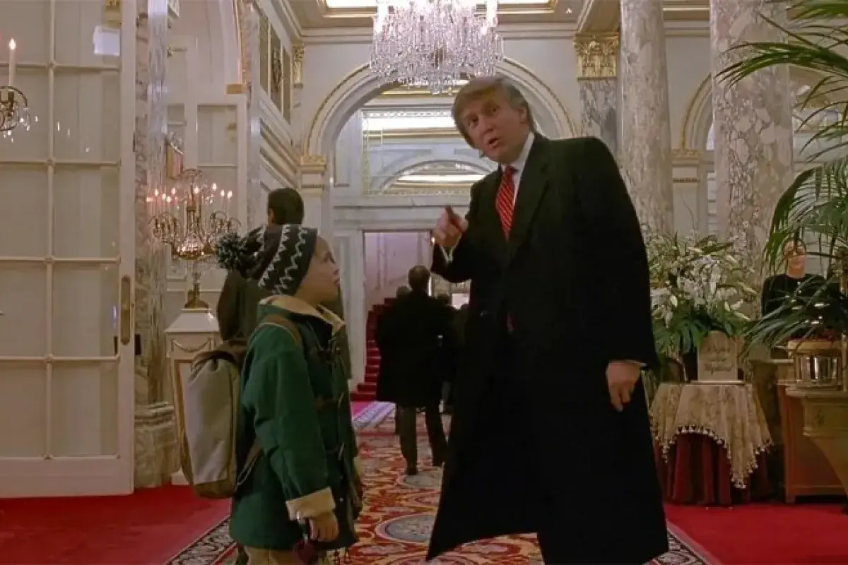 Donald Trump giving directions in Home Alone 2 movie scene