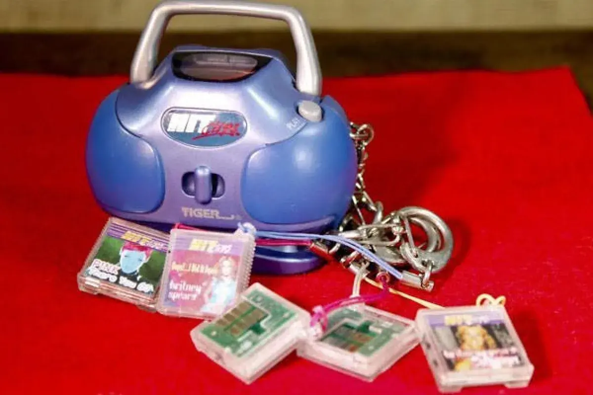 1990s Hit Clips music player