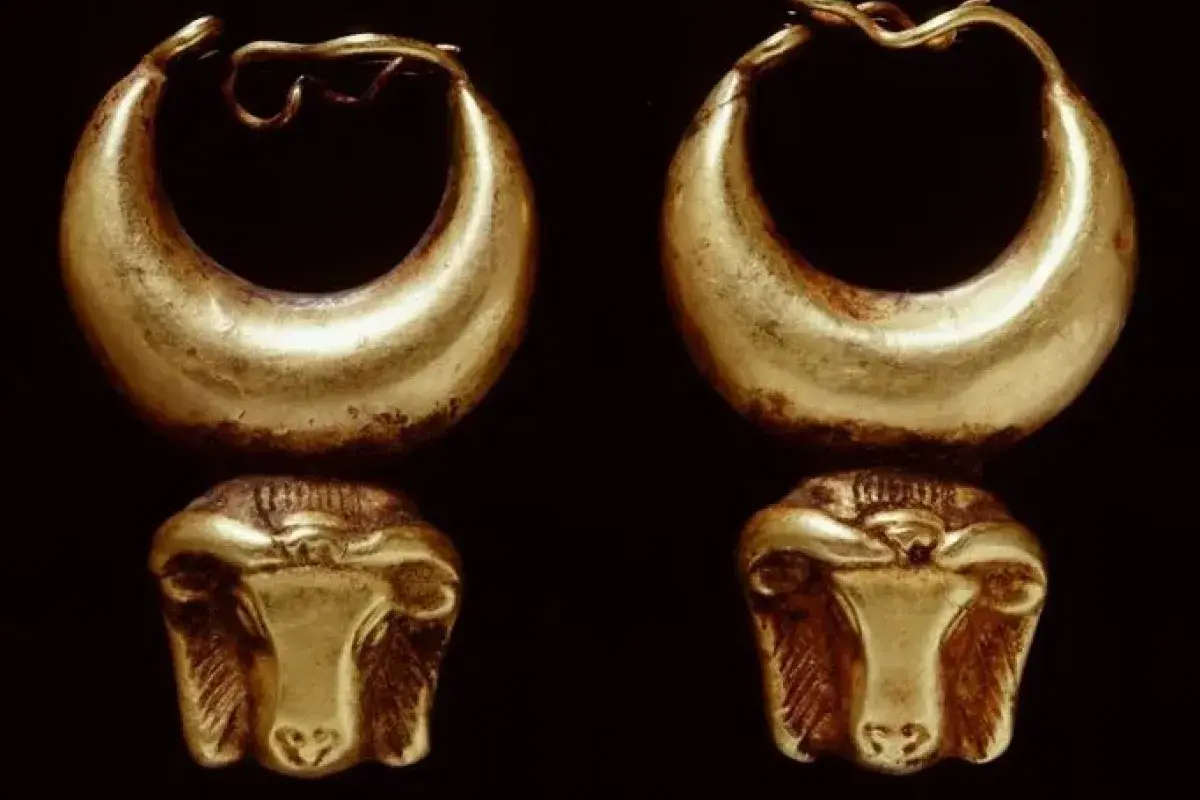 Ancient earrings discovered in archaeological site