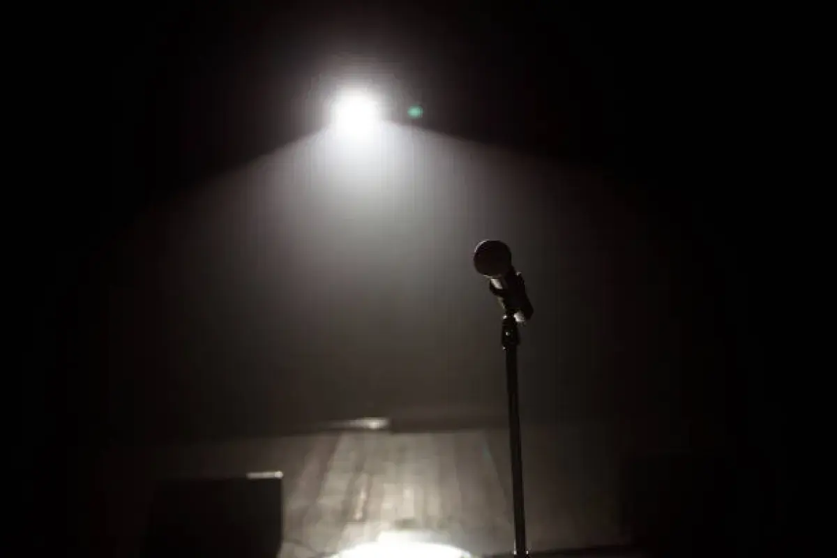 Empty microphone representing a missing frontman