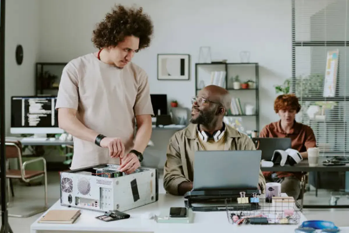  IT Support Technician Troubleshooting Desktop Computer