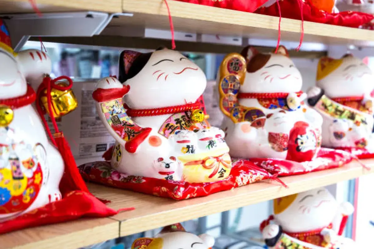  Maneki-neko cat symbolizing protection and prosperity