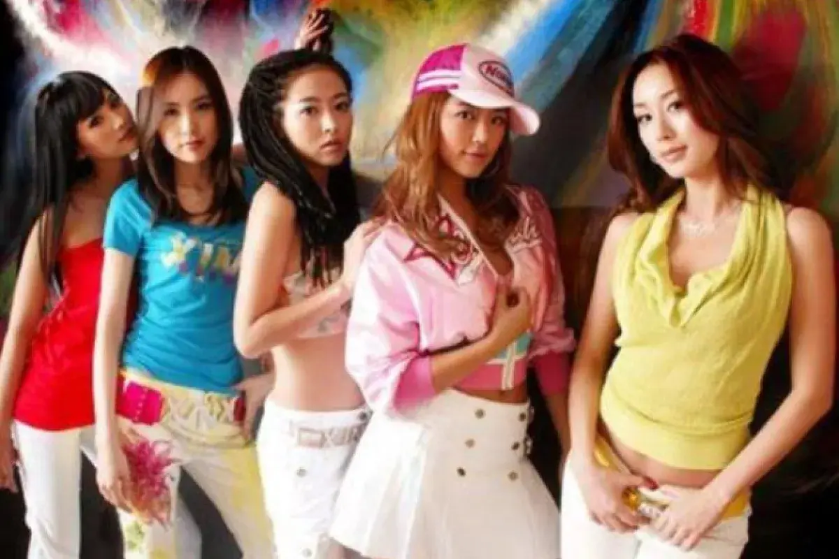 Early Korean pop performances and vintage 1990s music posters