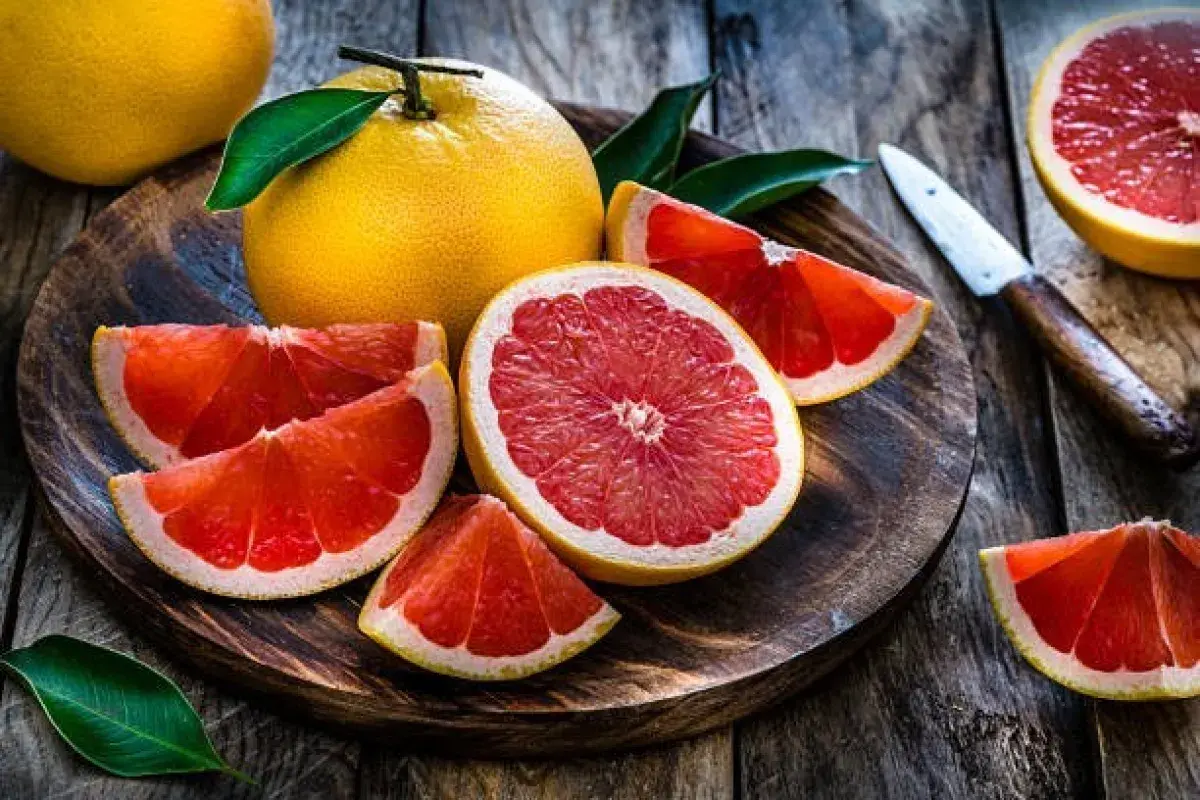 Grapefruit containing compounds that reduce liver inflammation