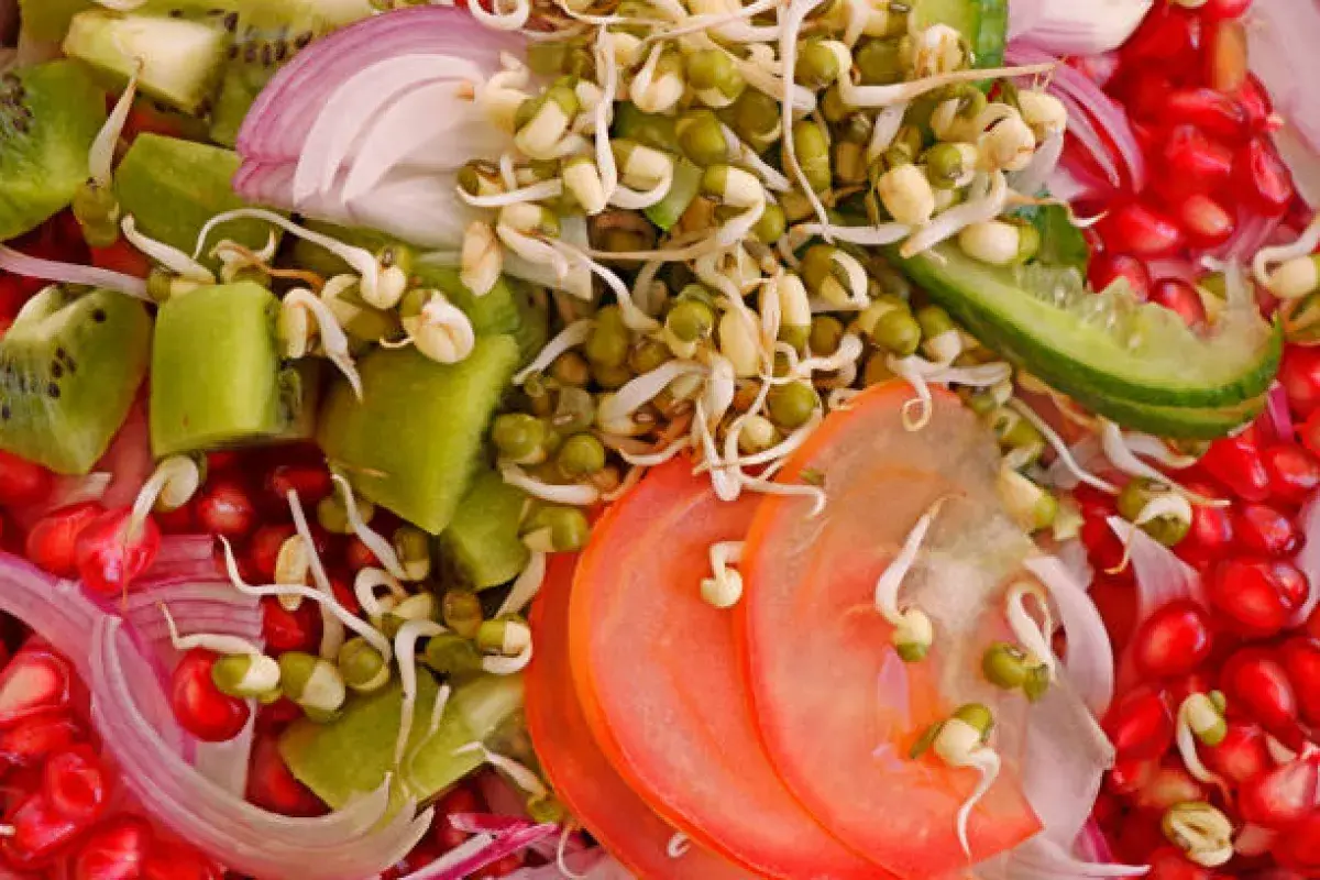 Bean sprouts paired with antioxidant-rich fruits and vegetables