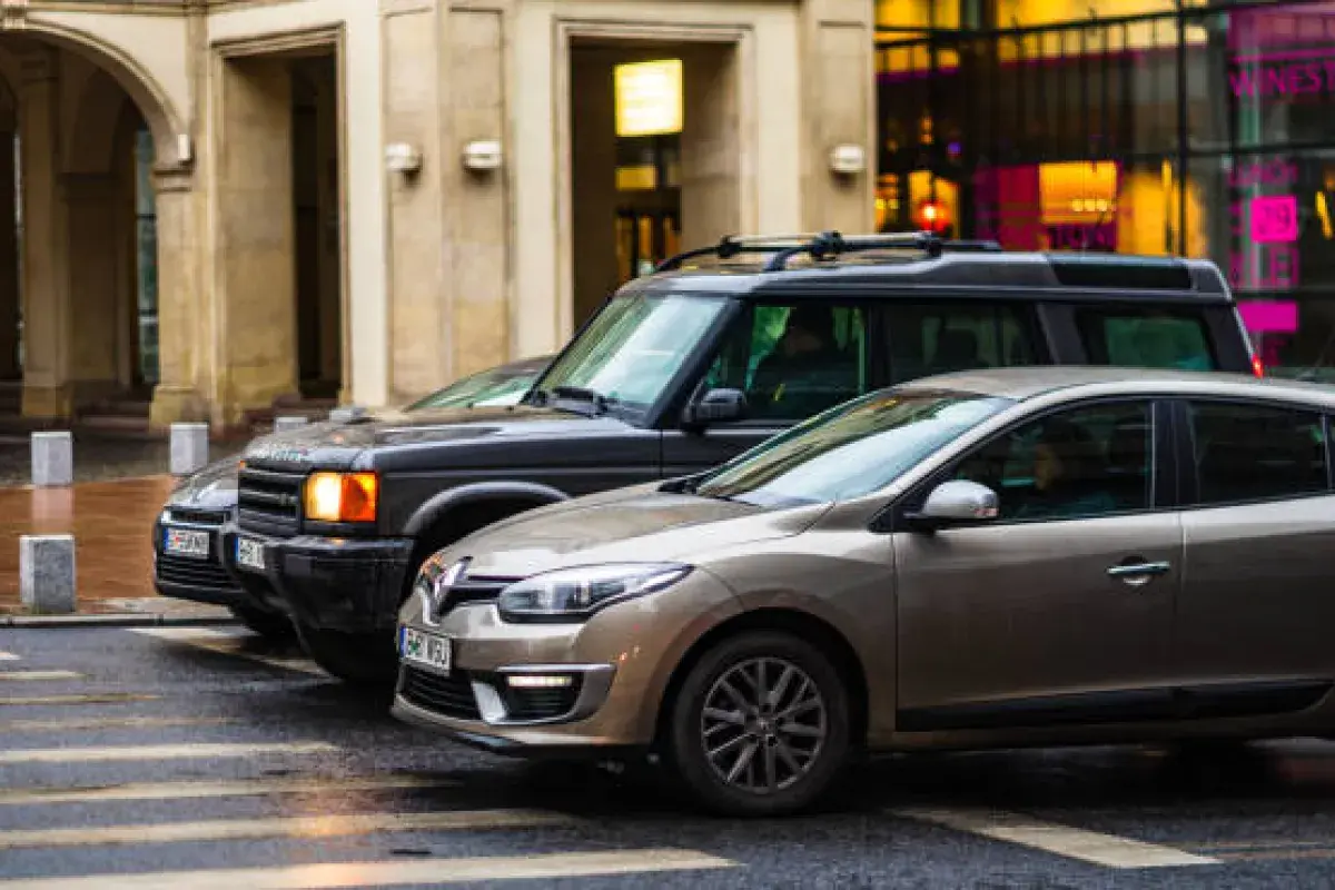 Comparison of large SUV and small car fuel efficiency