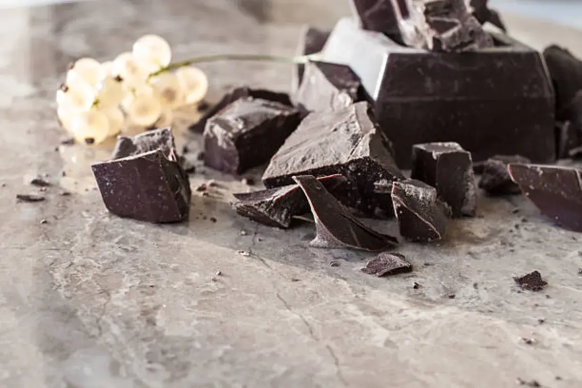 Dark chocolate rich in flavonoids for brain focus