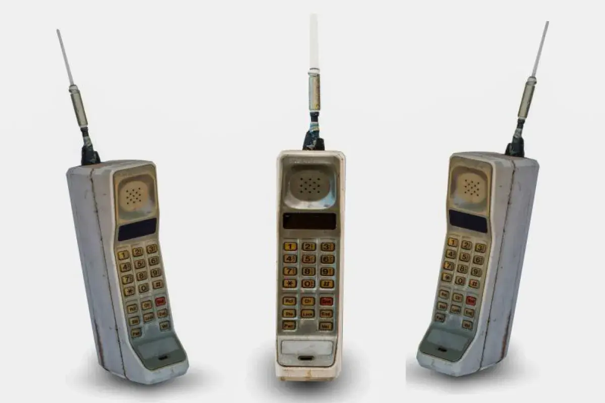 Motorola DynaTAC 8000X early mobile phone