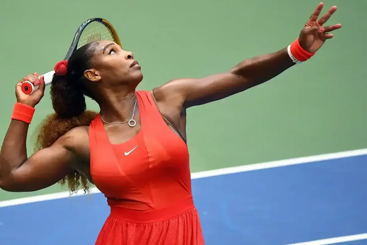 Serena Williams powerful tennis serve