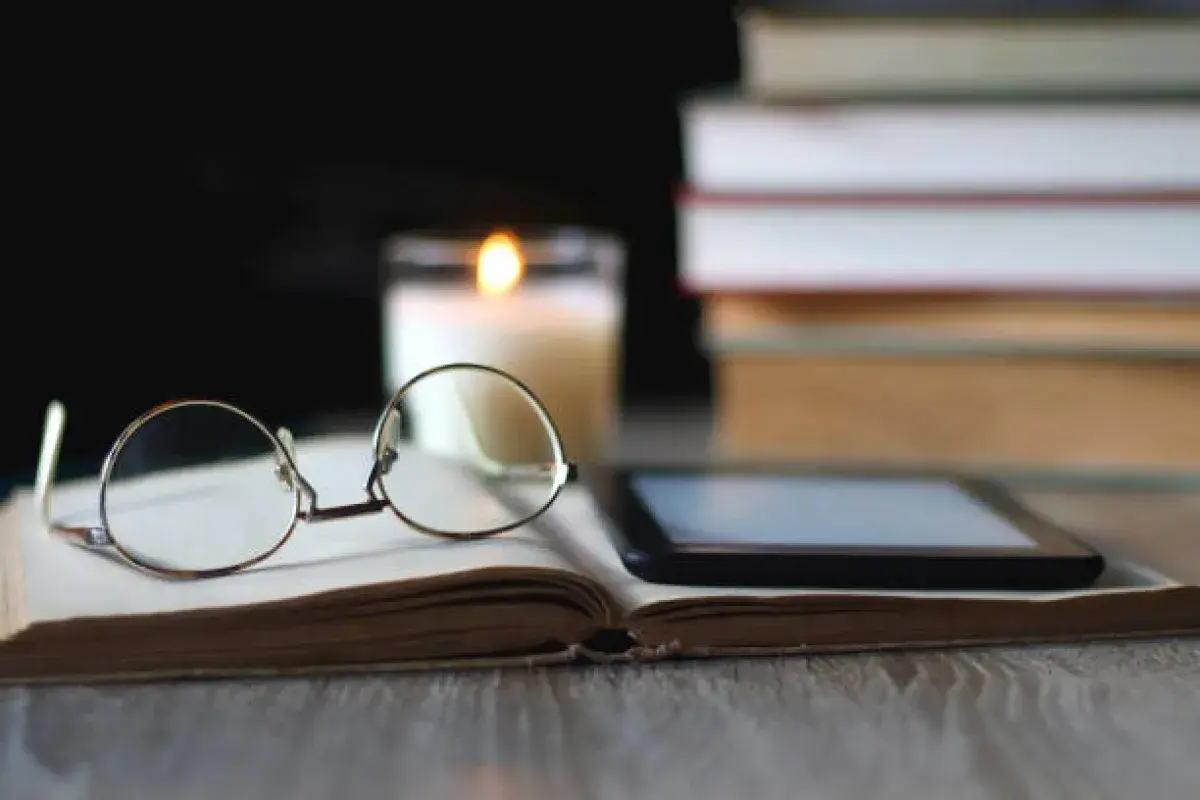 Modern Distraction — The Illusion of Stoic Reflection
