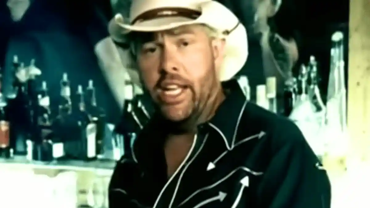 Toby Keith – I Love This Bar: A Country Ode to Community and Good Times