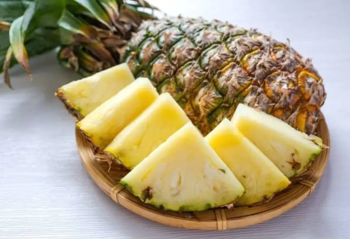 Pineapple for exfoliation, hydration, and glowing skin