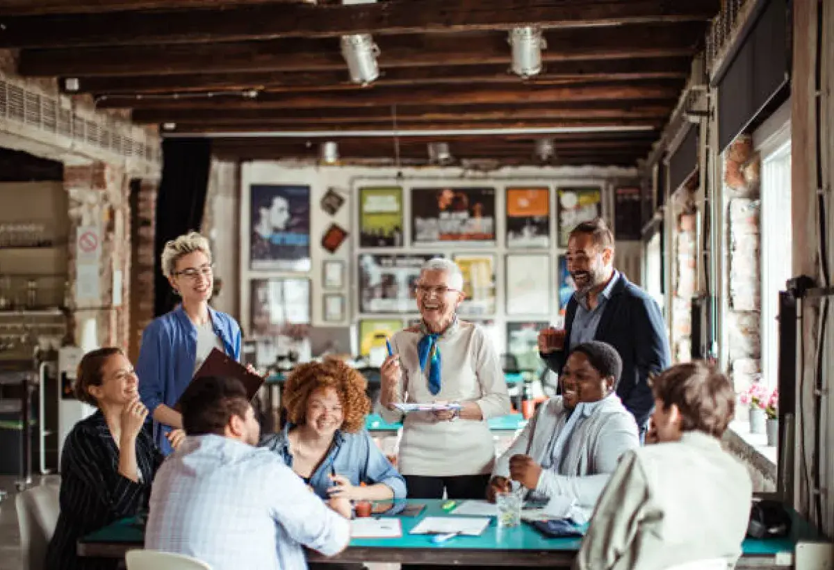 Seniors and younger professionals collaborating to preserve and apply tacit knowledge