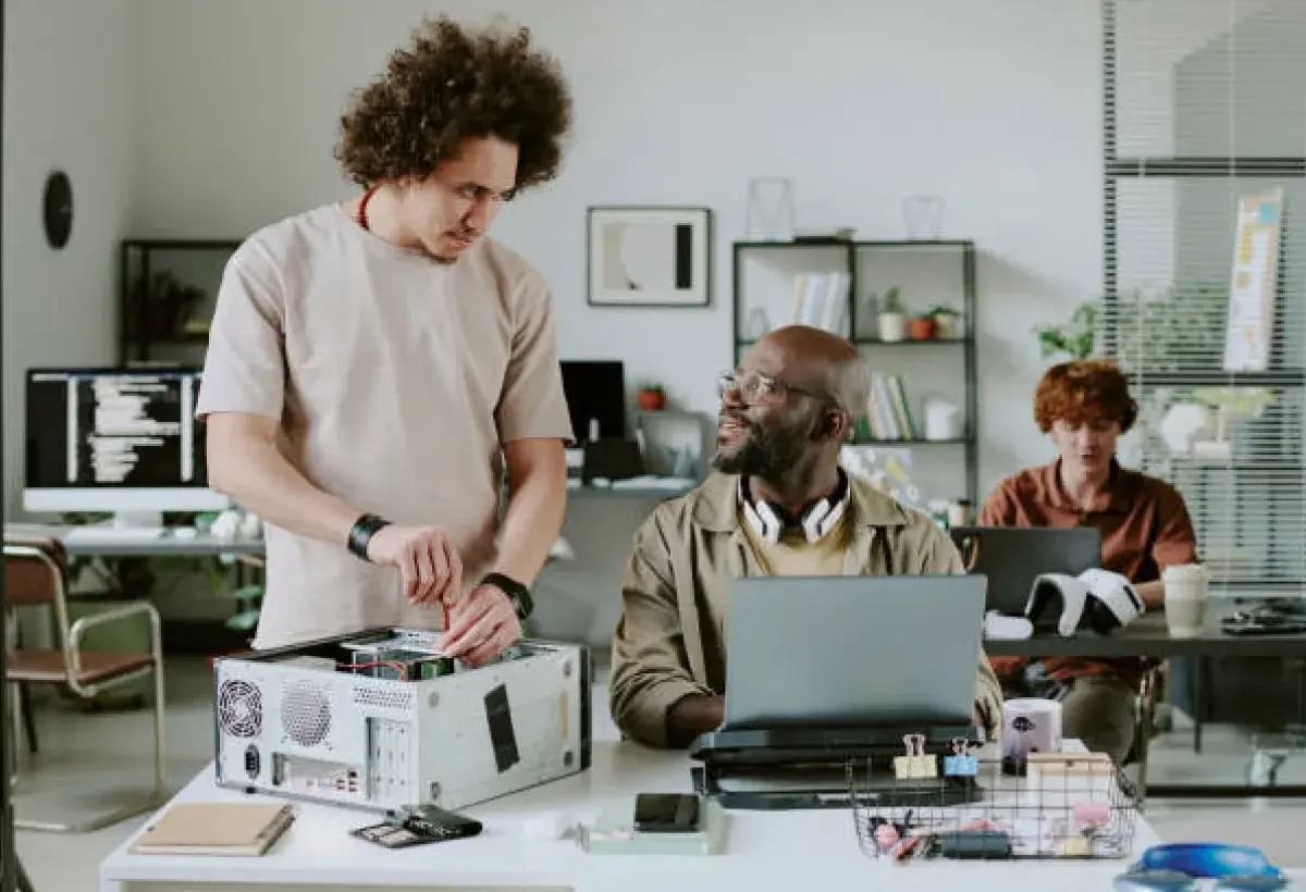  IT Support Technician Troubleshooting Desktop Computer