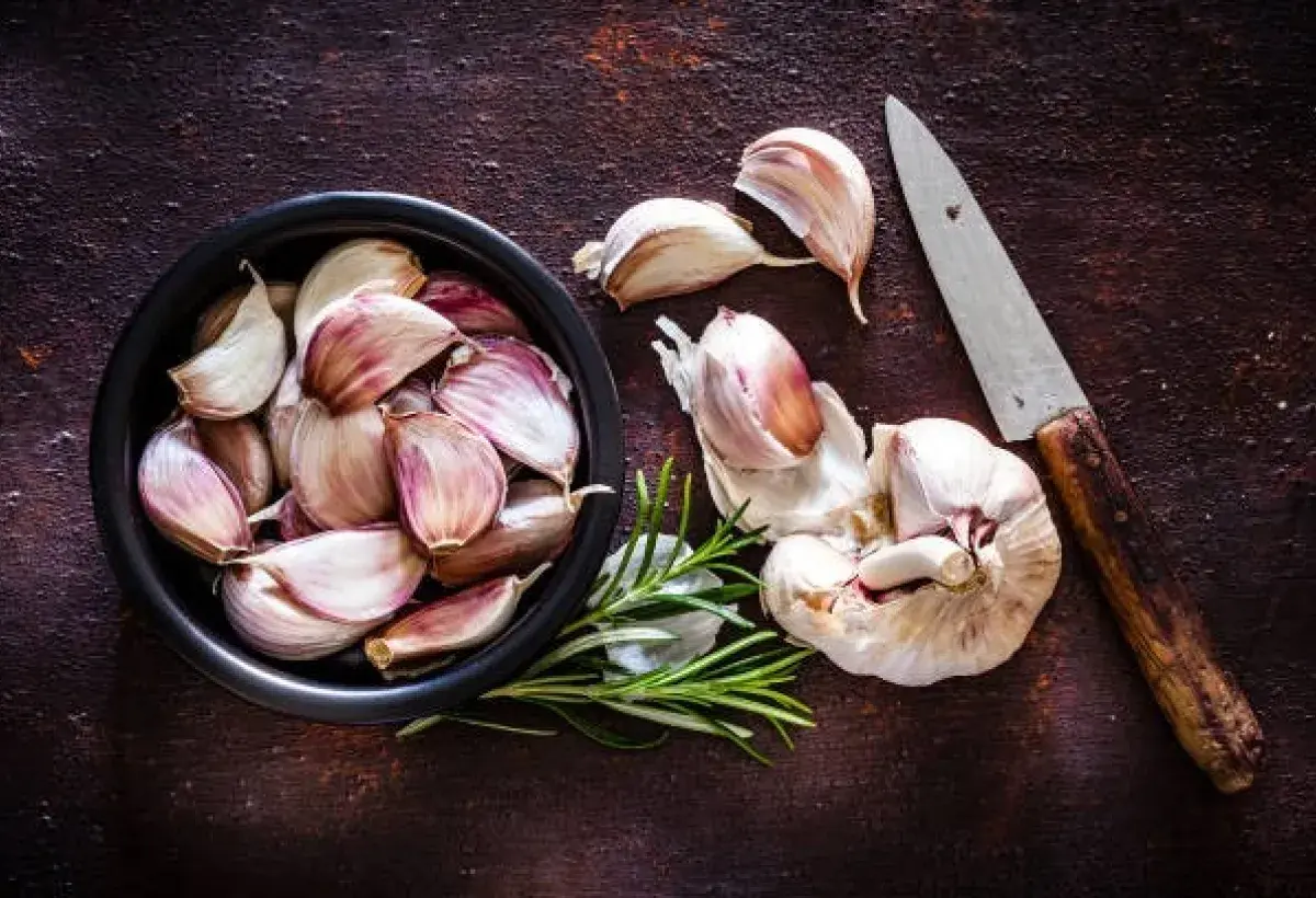 Fresh garlic cloves used for natural liver support