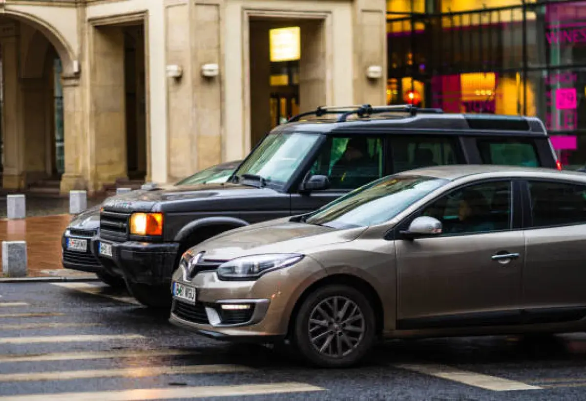 Comparison of large SUV and small car fuel efficiency