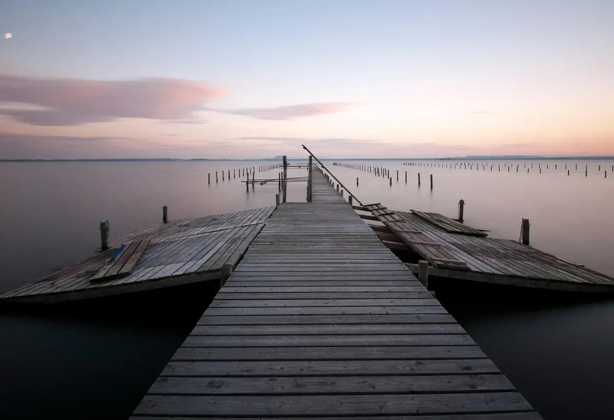 crossroad by the sea