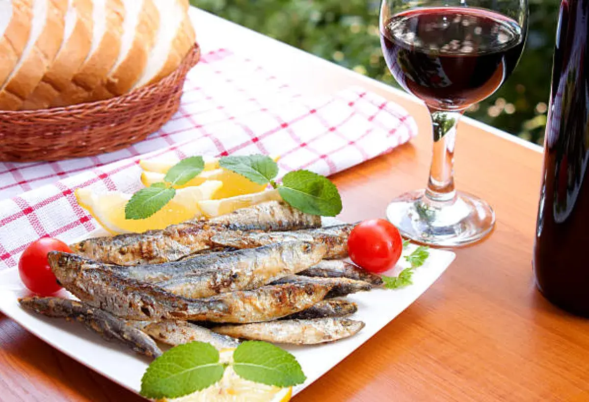 Canned sardines paired with wine and crusty bread