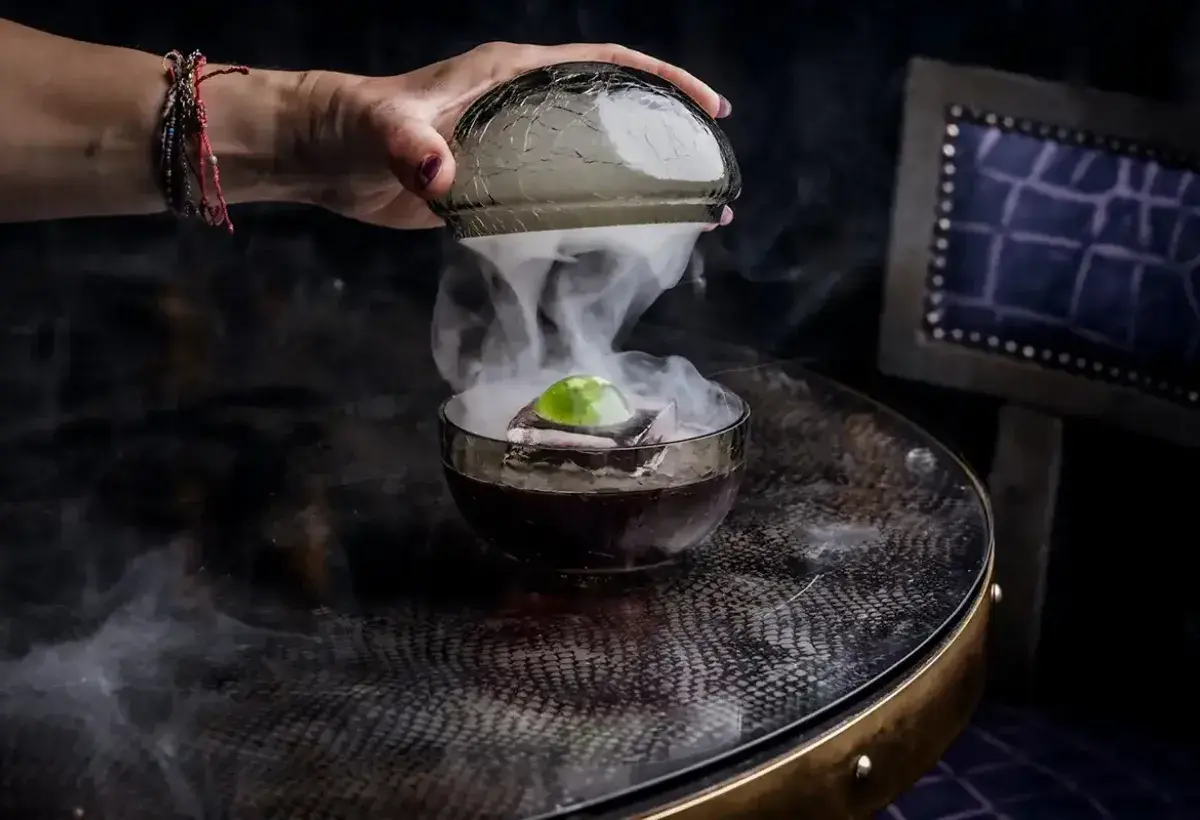 Artesian London creative cocktail presentation