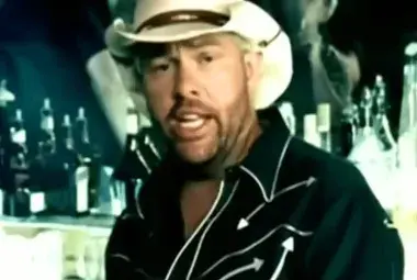 Toby Keith – I Love This Bar: A Country Ode to Community and Good Times