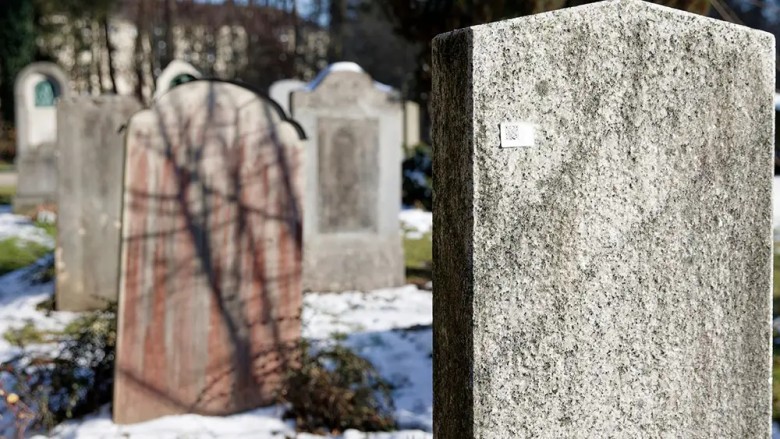 Eerie QR‑coded graves discovered in German cemeteries ⚰️
