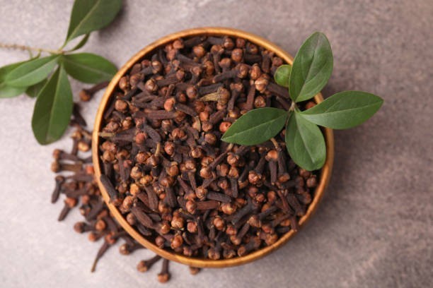 Which spice is made from dried flower buds?