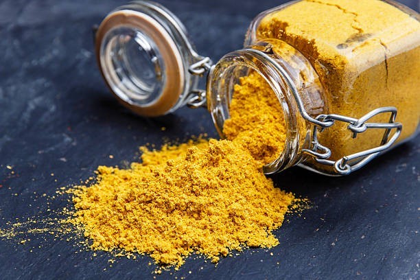 Which spice is key to making curry powder yellow?