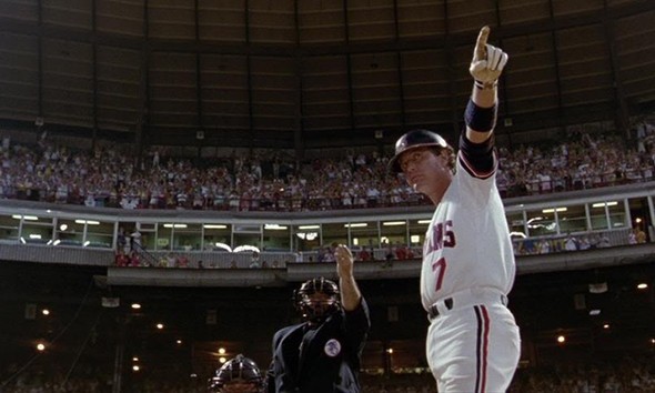 Which player was famous for pointing to the stands before hitting a home run in the 1932 World Series?