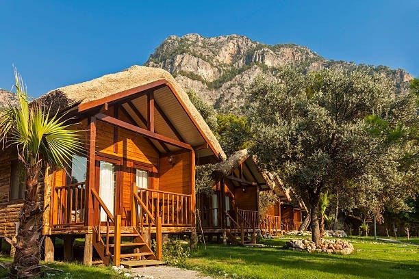 The word “bungalow” originally comes from which language?