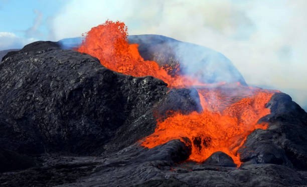 🌋 Nature Makes Glass Too