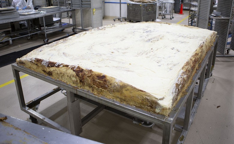 The biggest cinnamon roll weighed over 1,100 pounds!
